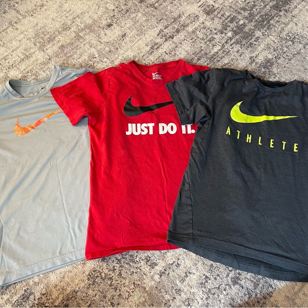 Boys Nike shirt lot - size Large 12/14